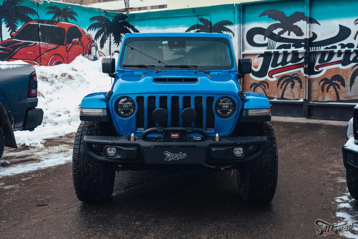 Прокачали Jeep Wrangler Rubicon, часть 1: комплексная шумоизоляция, новая акустическая система, перетяжка элементов в кожу. Процессы